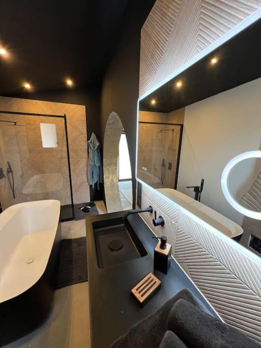 Le Charme Des Bois Apartment Ales Bagian luar foto